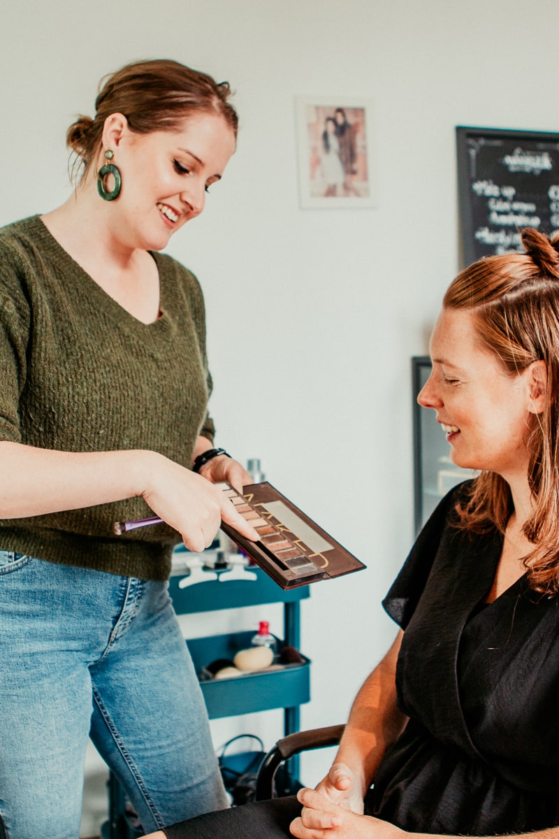 Make-Up Workshops Service